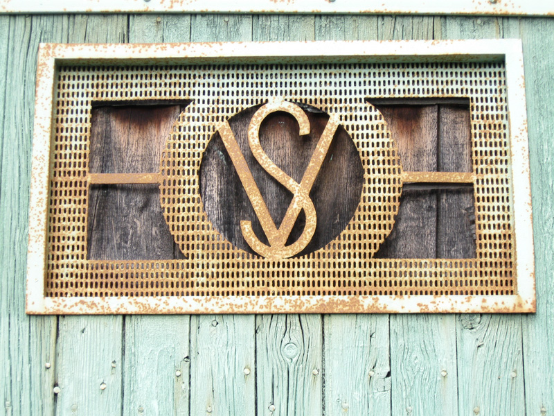 Logo of the Victorine Studios. Photograph © Ruth Barton